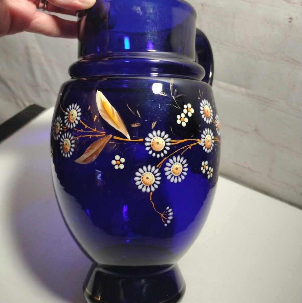 Antique VTG Hand Blown Cobalt Blue Glass Pitcher Jug White Daisy Flowers 9.5" - Picture 8 of 15